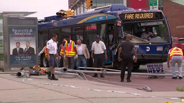 flushing-mta-bus-crash-hi-res-still-09-49-0412.jpg 