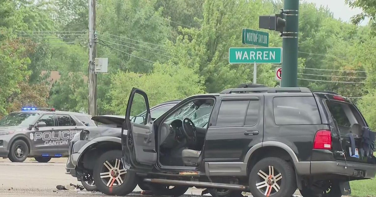 Two people injured in multi-vehicle crash in Canton, Michigan 