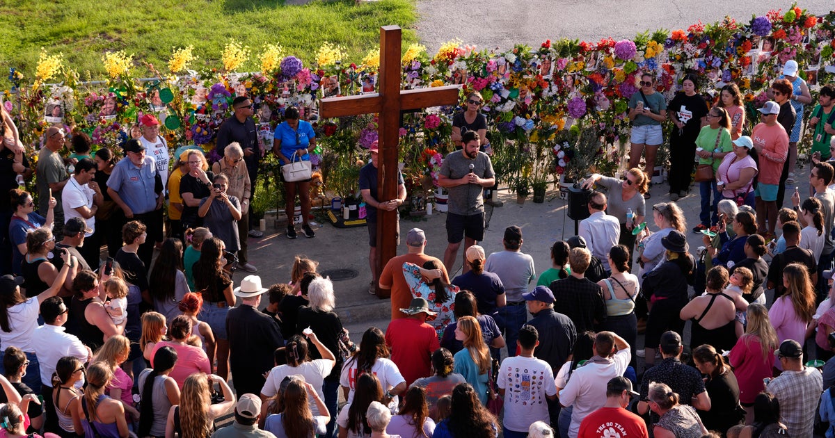 Hundreds honor lives lost during vigil in Kerrville after devastating Texas floods 