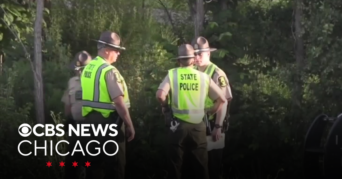 Fatal rollover crash causes lane closures on I-55 in Darien, Illinois - CBS Chicago