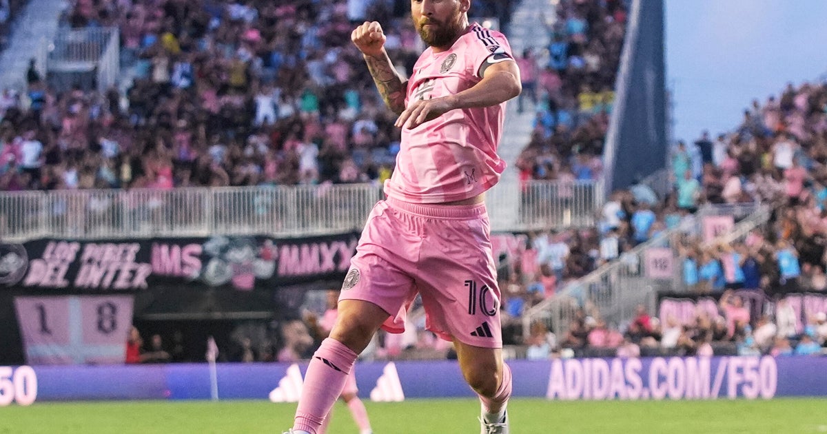 Messi has 5th straight multi-goal game as Inter Miami snaps Nashville’s unbeaten streak with 2-1 win