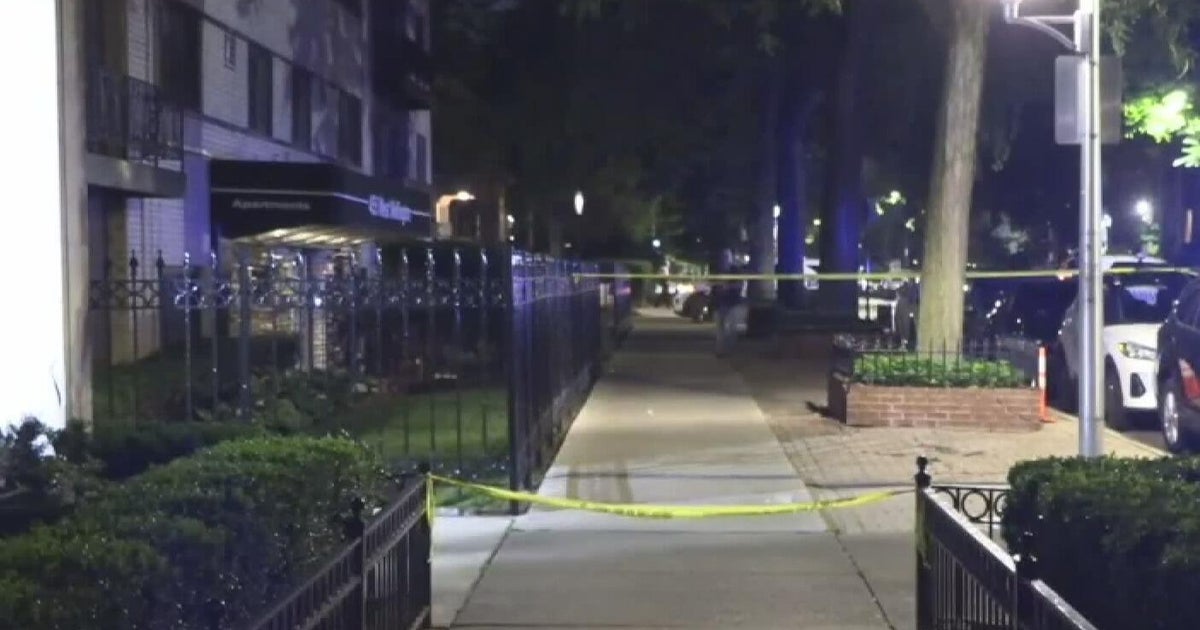 Chicago man charged with robbing two women, shooting one in Lakeview 