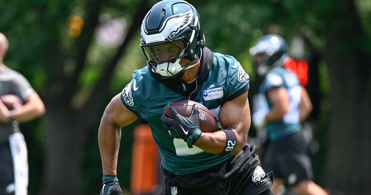 Barkley gets another honor after record-setting 1st year in Philly 