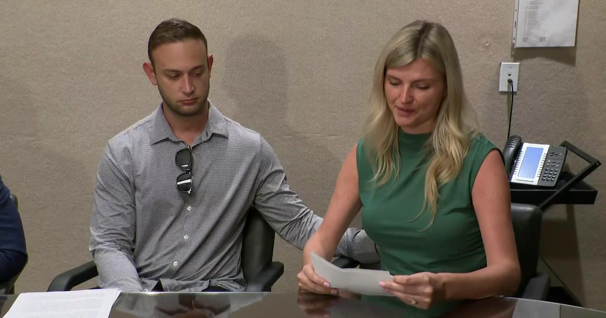 Victims sue Miami Beach apartment complex for $12 million after home invasion, armed robbery - CBS Miami