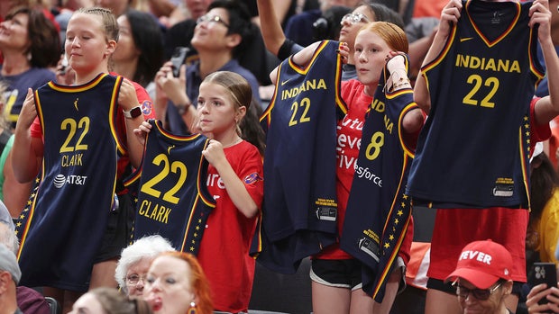 Caitlin Clark fans 