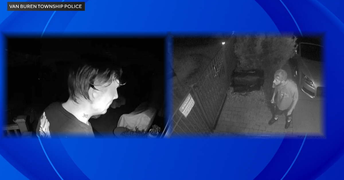 2 suspects sought in attempted break-ins in Van Buren Township neighborhood 