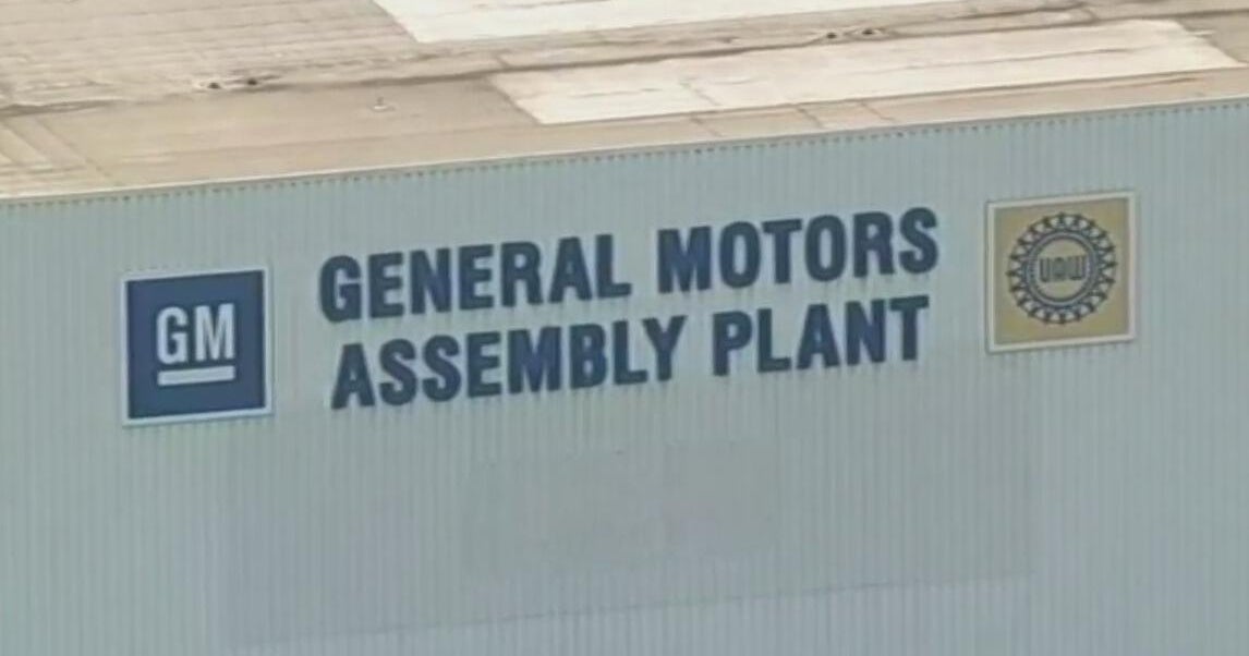 Gm To Move Escalade Production From Arlington Cbs Texas