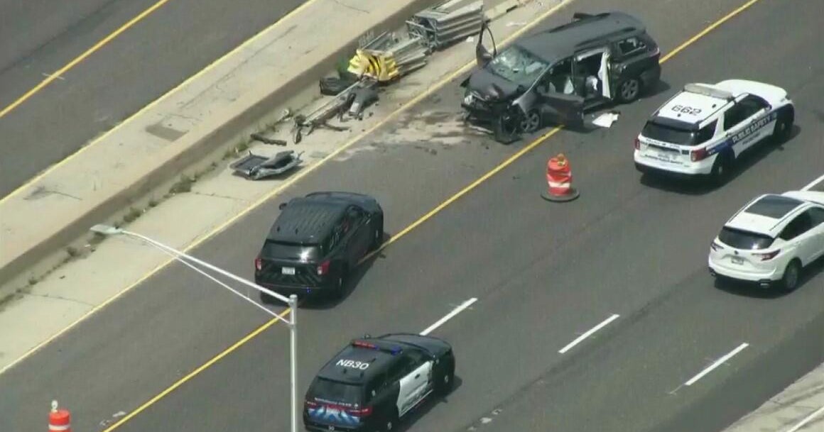 Northbound Edens Expressway closed in Northbrook after 5-vehicle crash 