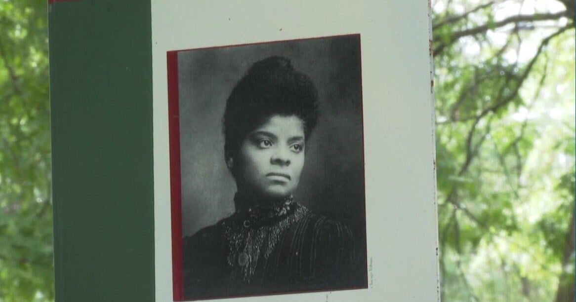 Historic bus ride honors Chicago journalist and civil rights leader Ida B. Wells 