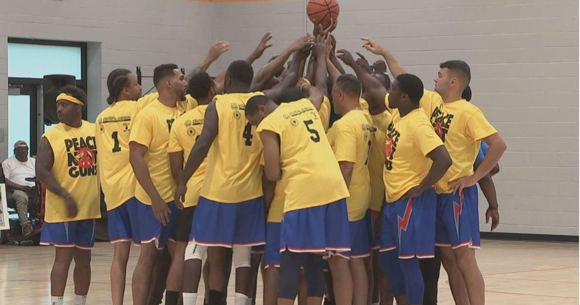 Philly police join anti-violence activists for "Peace Not Guns" basketball game 