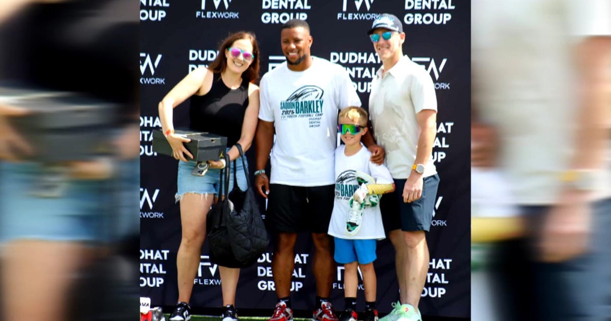 Saquon Barkley converts a young Giants fan into Eagles fan 