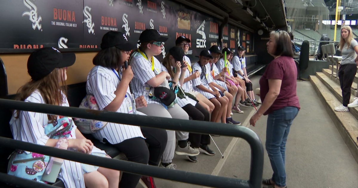 White Sox treat low-vision teens to sensory-friendly tour of Rate Field 