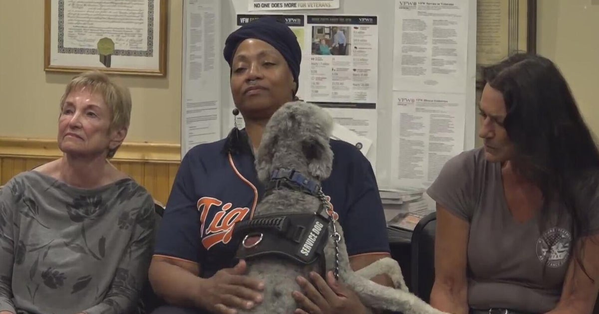 U.S. Army veteran receives new service dog in passing the leash ceremony