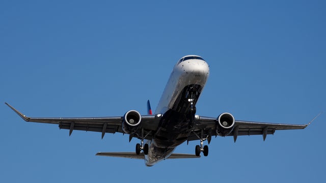 Delta Connection SkyWest Airlines At San Diego International Airport 