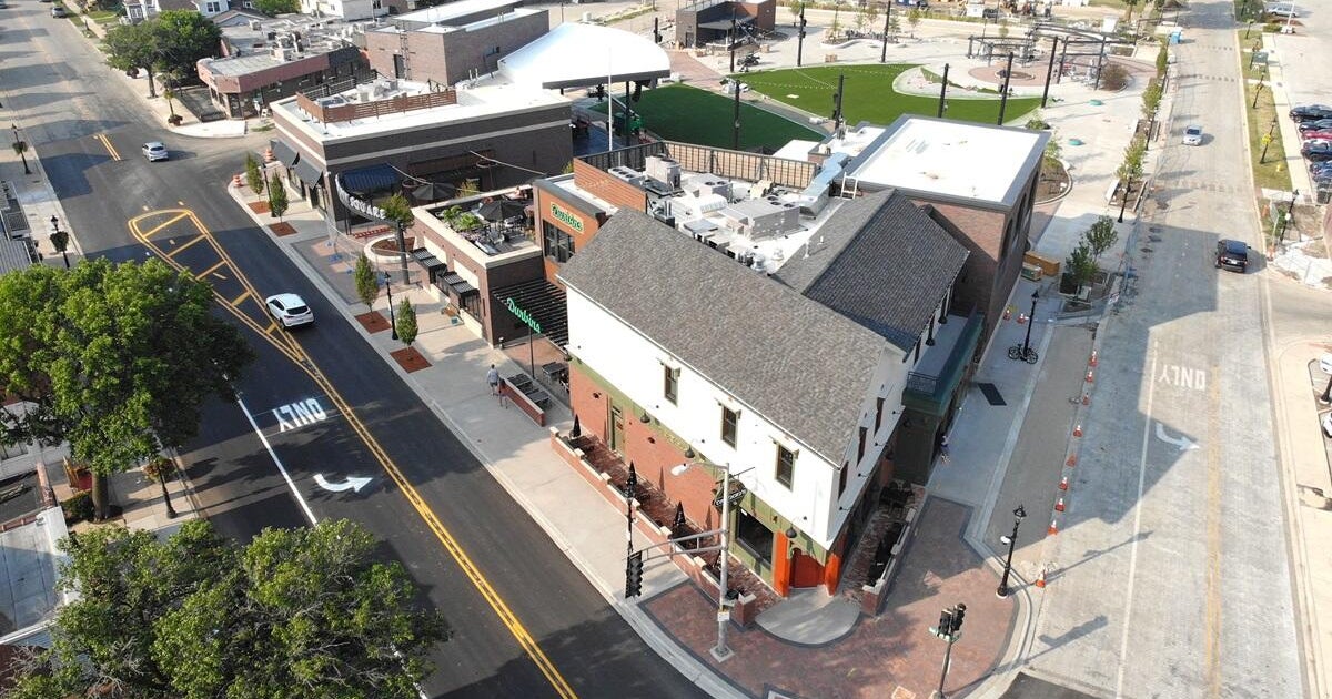 Tinley Park opens new plaza with concert venue, ice rink, rooftop bar 