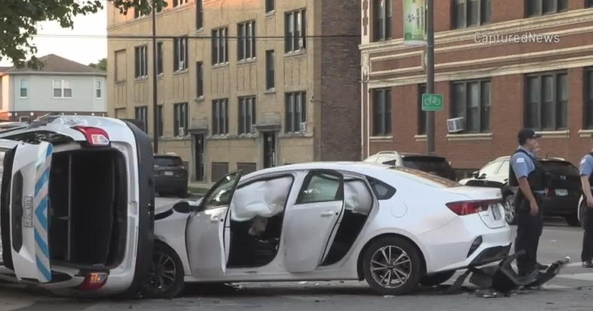 4 hurt, including 3 CPD officers after rollover crash on South Side 