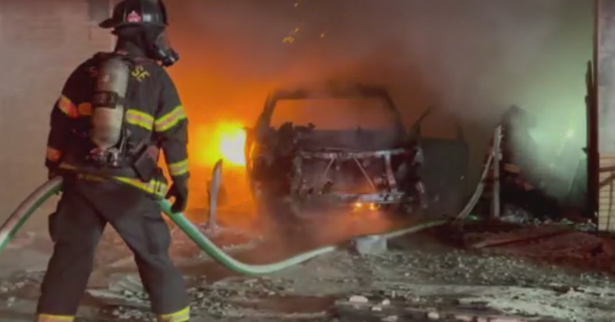 US post office in San Jose catches fire after vehicle crashes into building US post office in San Jose catches fire after vehicle crashes into building