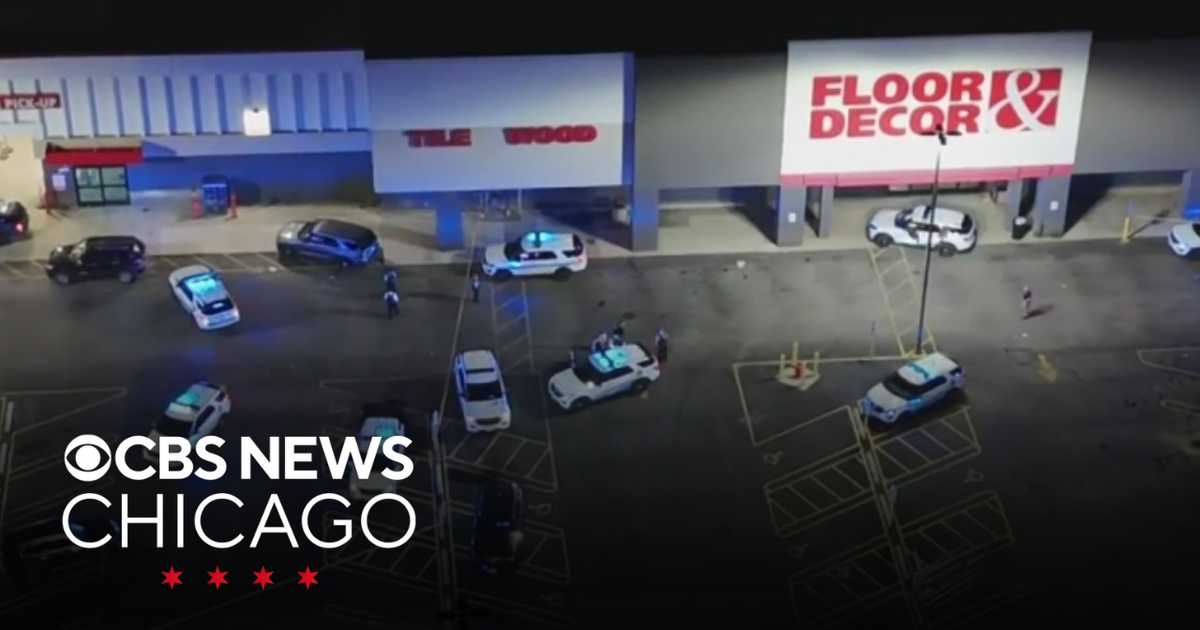 Man killed, 2 hurt in shooting in South Side Chicago parking lot - CBS ...