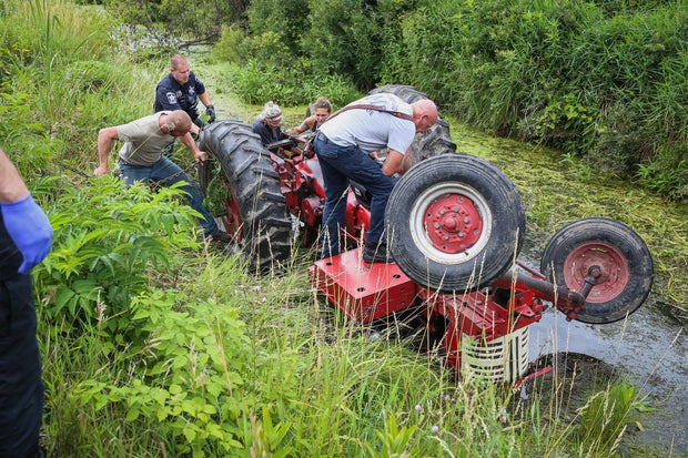 harvard-il-tractor-rollover-3.jpg 