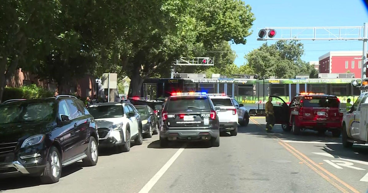 Man on scooter dies after hit by SacRT light rail train in Sacramento 