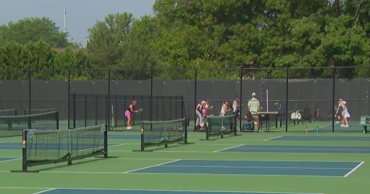 Highland Park attempting to break world record for largest pickleball lesson 