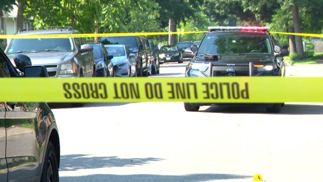 10p-vo-colfax-ave-shooting-wcco8ba7.jpg 
