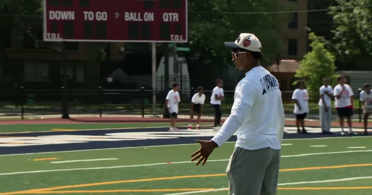 Jaquan Brisker hosts youth football camp before Bears training camp 