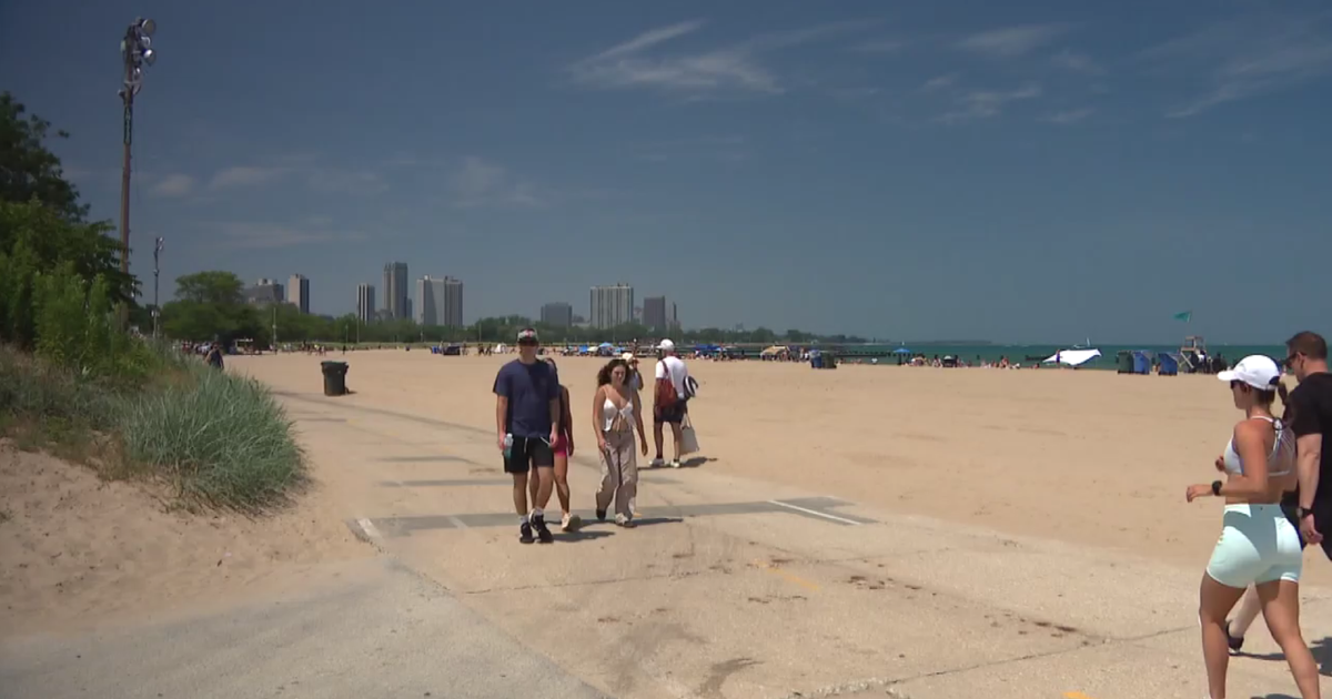 Chicago first responders have warning with extreme heat returning 