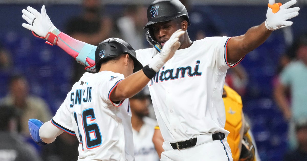 Miami Marlins defeat San Diego Padres 3-2 