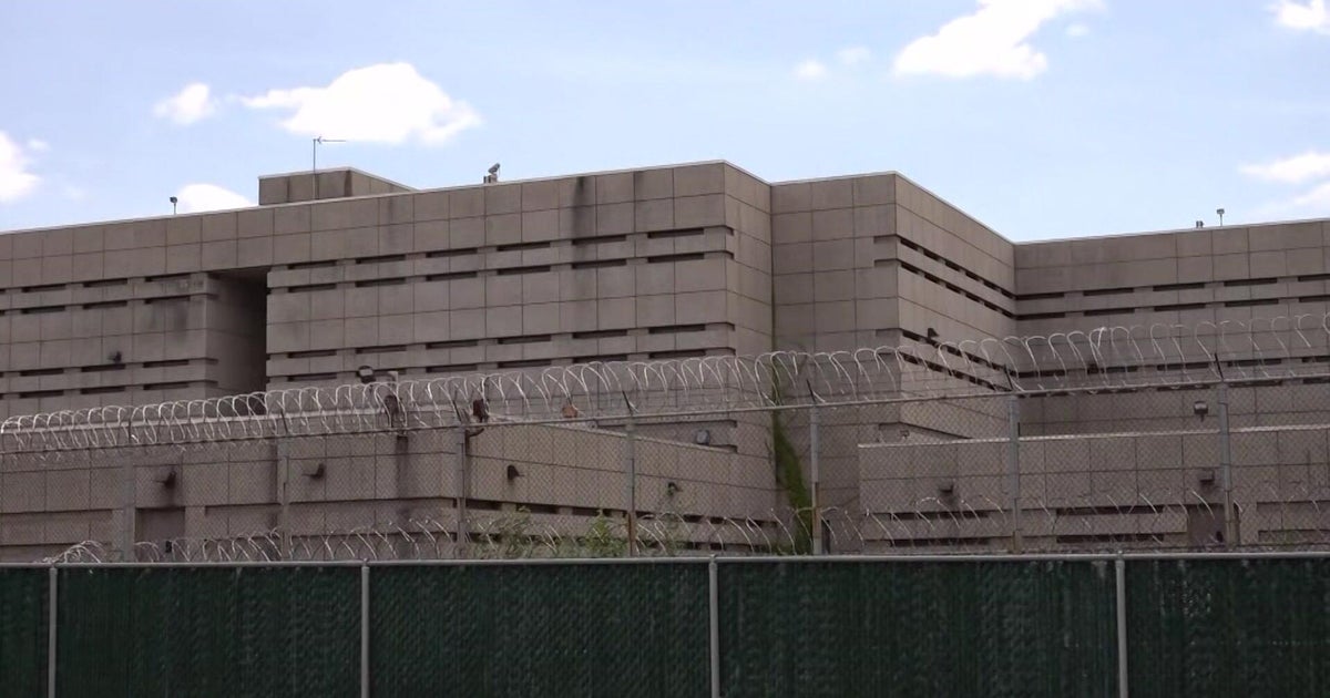 Lawmakers inspect conditions for ICE detainees at Nassau County Jail 
