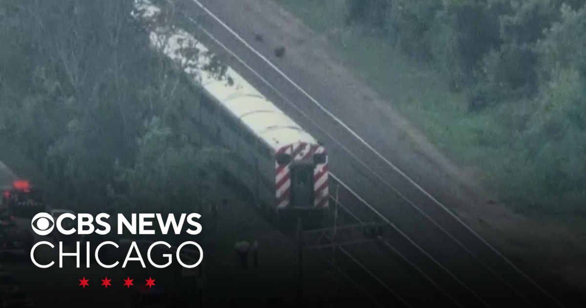 Metra UPNW trains halted after train hits car - CBS Chicago