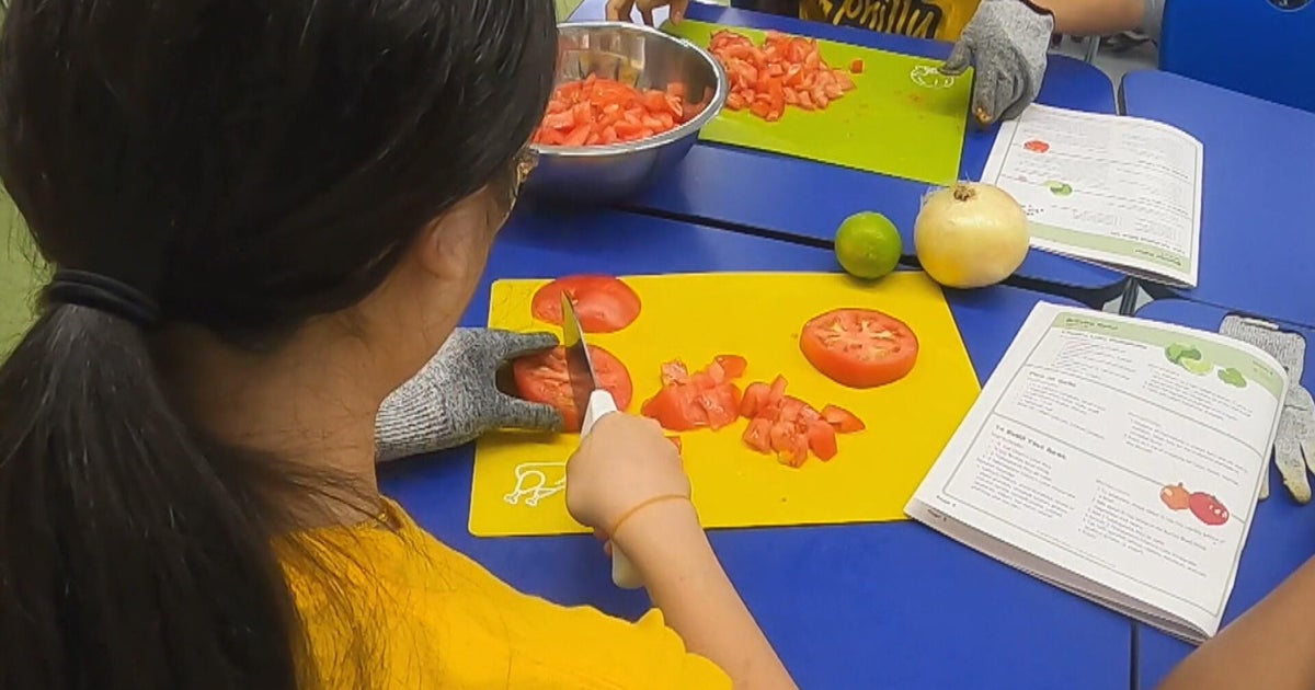 Philadelphia camp shows kids how to prepare and enjoy healthy foods 