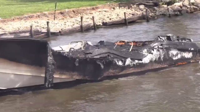 fox-lake-boat-fire.png 