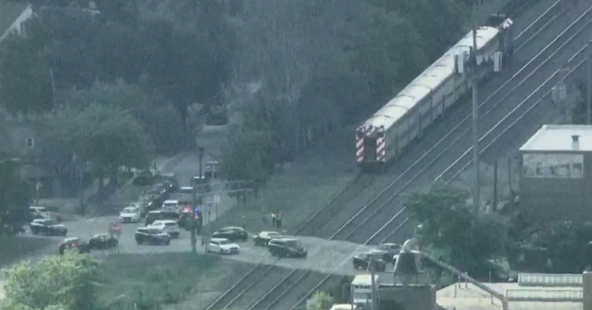 Metra UPNW trains halted after train hits car on Northwest Side 