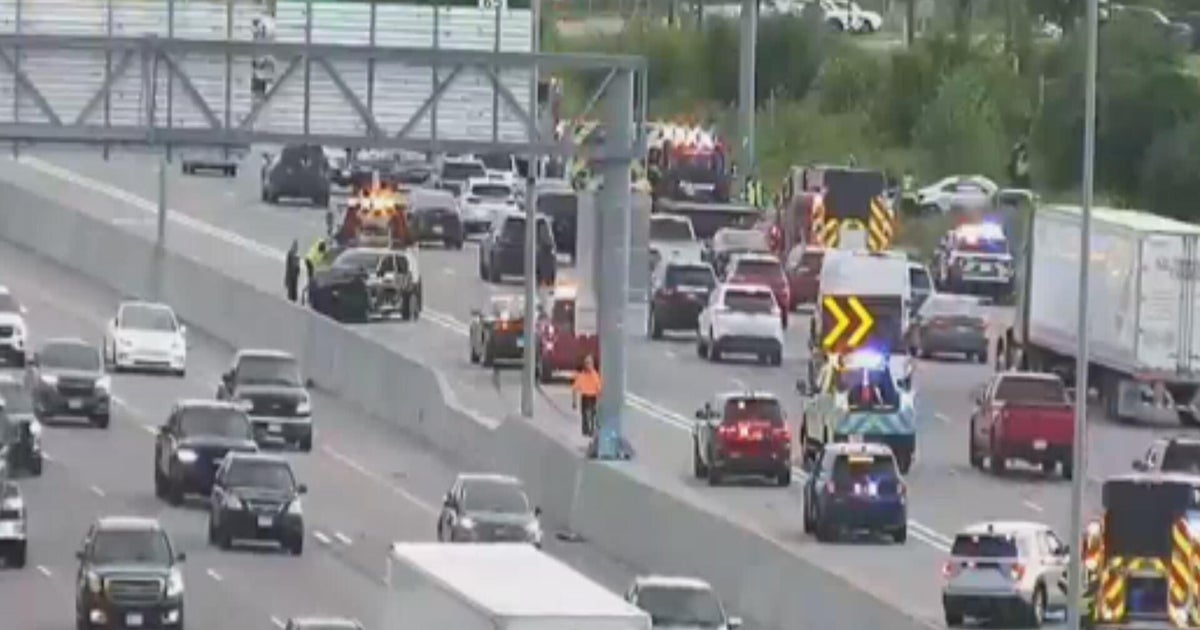 At least 1 hurt in multi-vehicle crash on I-35W in Arden Hills 