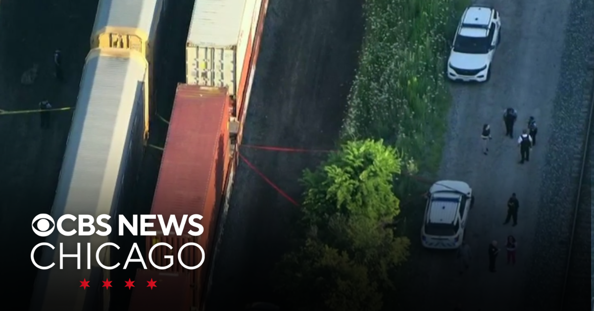 Man found unresponsive with gunshot wounds near train tracks on Chicago ...
