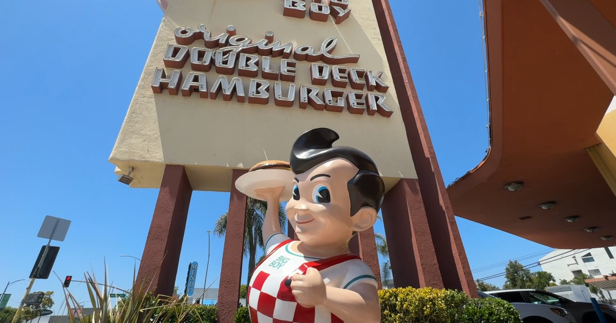 Local artist brings Bob's Big Boy statues back to life in Burbank 