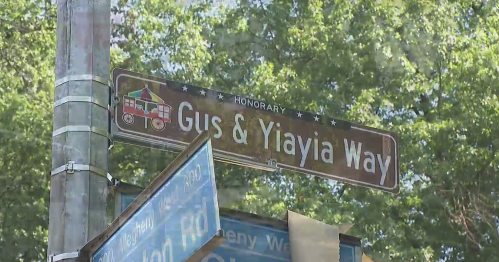 City of Pittsburgh honors Gus and Yiayia's with ceremonial street renaming 
