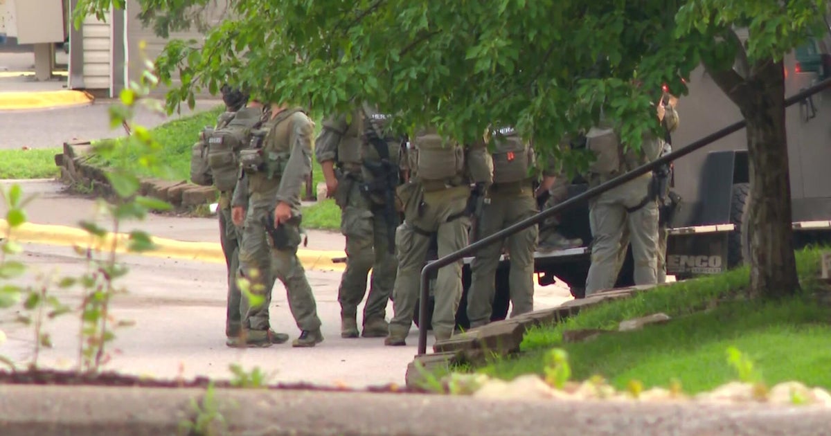 SWAT team gathered outside Roseville apartment after shots fired 
