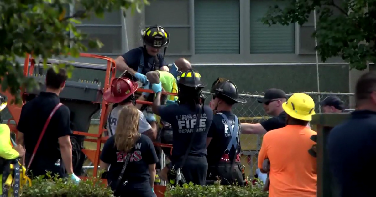 2 workers injured when bricks fall from residence hall at U of I 