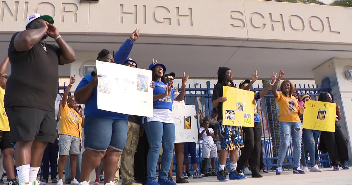 Community rallies behind suspended Miami Northwestern coach Teddy Bridgewater:
