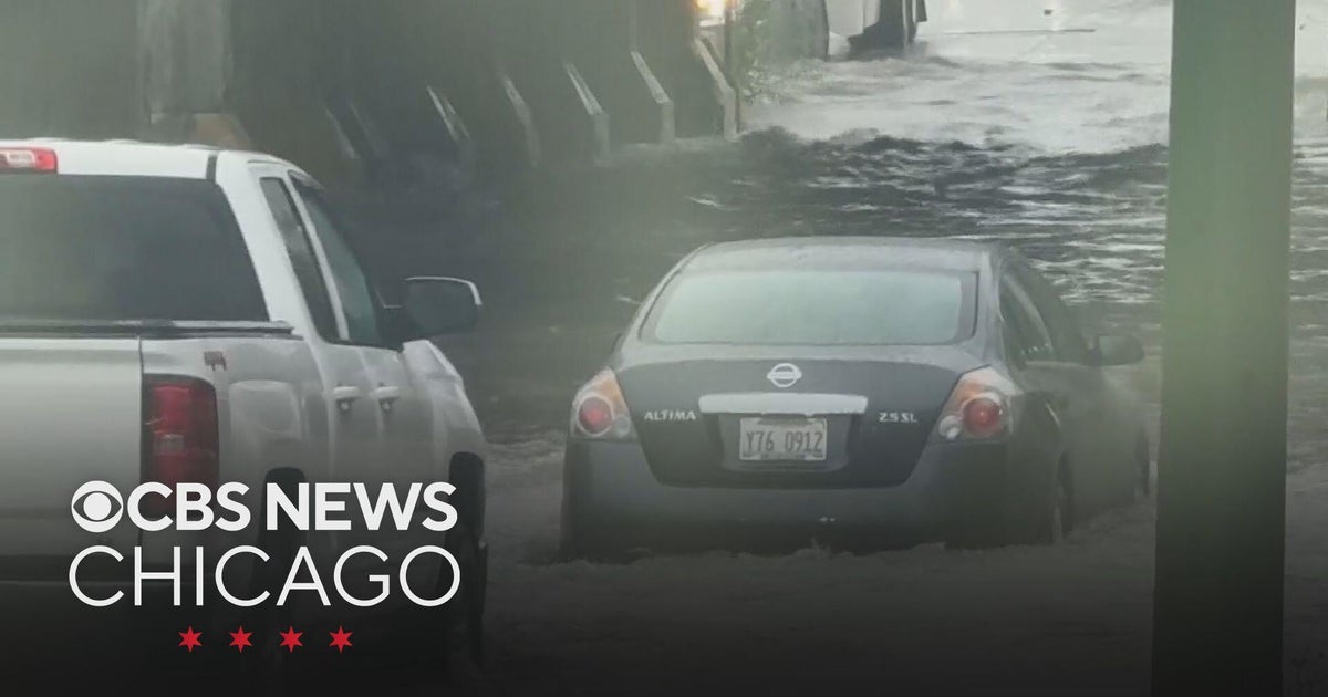 Heavy rain brings flash floods to Chicago's South Side - CBS Chicago