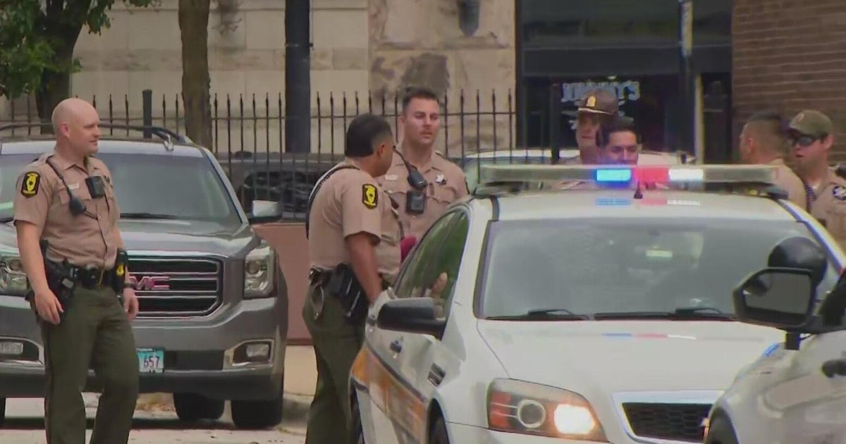 4 carjacking suspects arrested after pursuit by state police ends in Chicago 