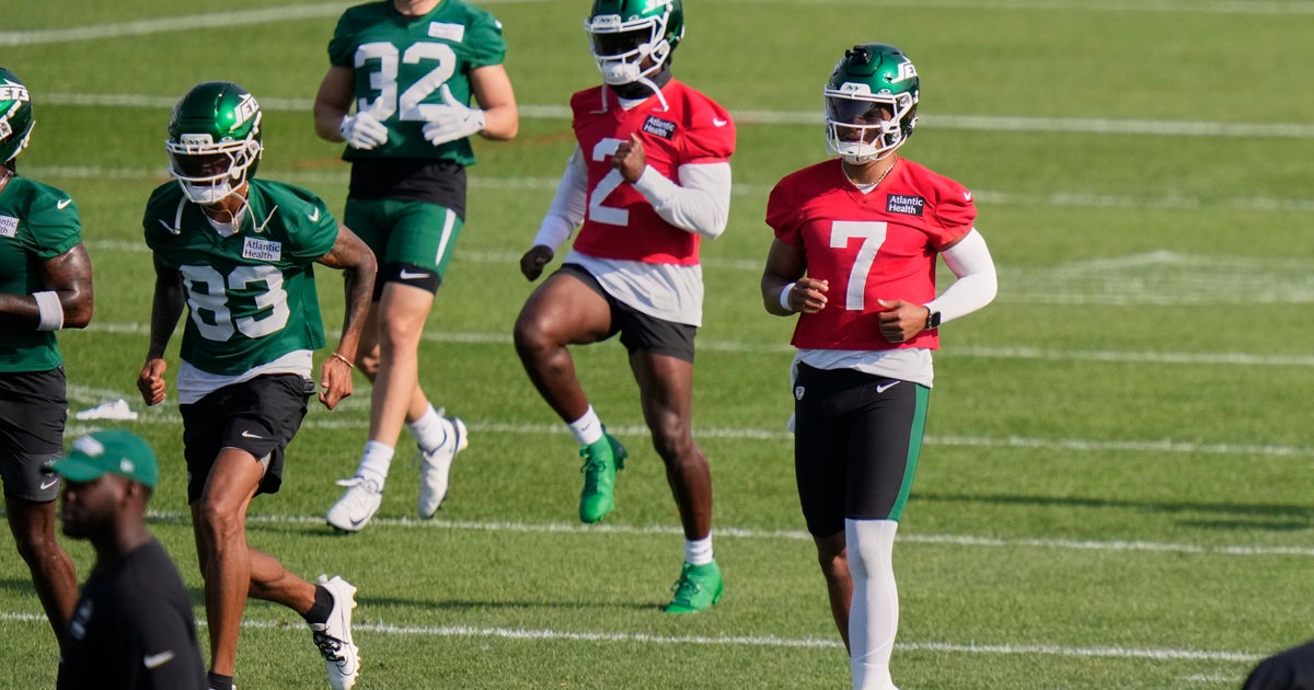 Justin Fields returns to Jets practice day after toe injury 
