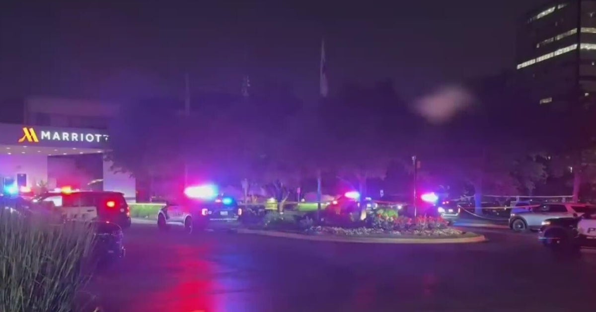 Person in custody after woman fatally shot in hotel parking lot in Schaumburg 
