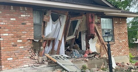 1 dead, 1 injured after car crashes into at least 2 Dallas homes, police say 