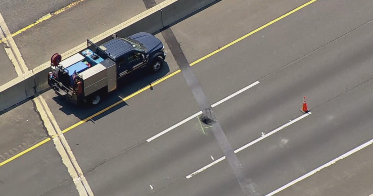 Backup, lane closures on NJ Turnpike after hole opens up on bridge 