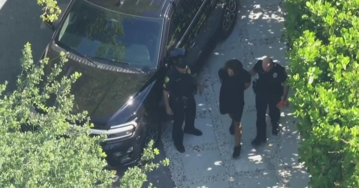 Man faces charges in stabbing of Miami postal worker, police say - CBS ...