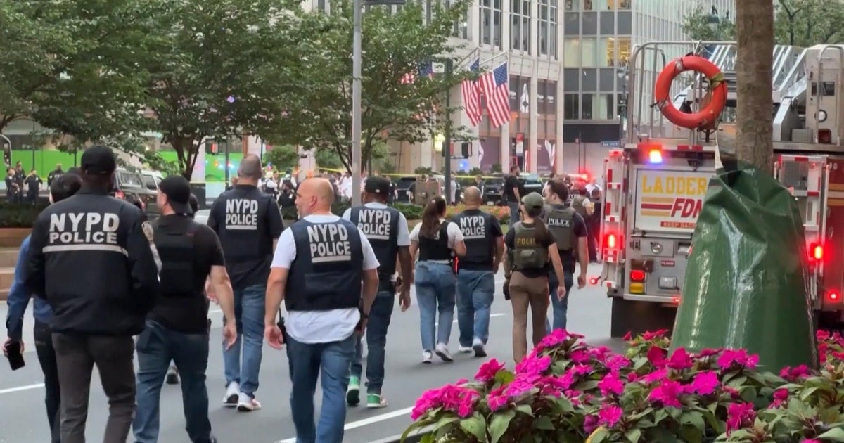 Eye Opener: Four people dead after shooting in Midtown Manhattan office building