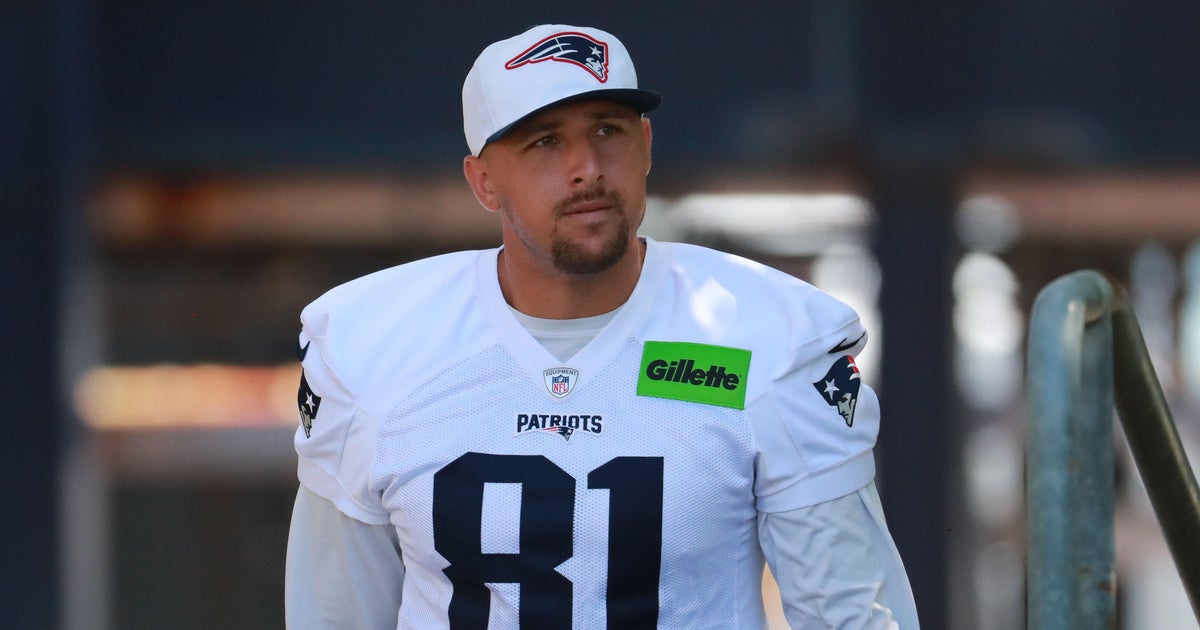 Austin Hooper off PUP and at practice for Patriots 